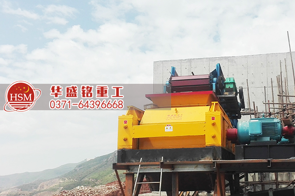 外貿(mào)訂單再創(chuàng)佳績，輥式破碎機(jī)出口國外。 