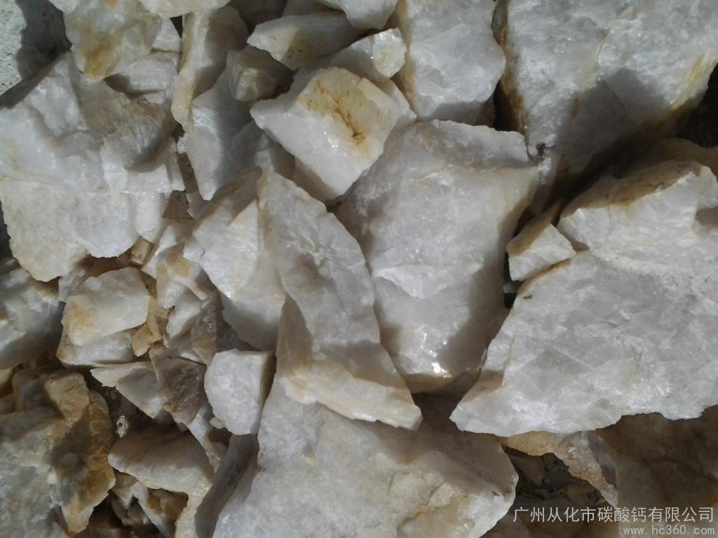 石英砂對(duì)輥破碎機(jī)現(xiàn)場視頻