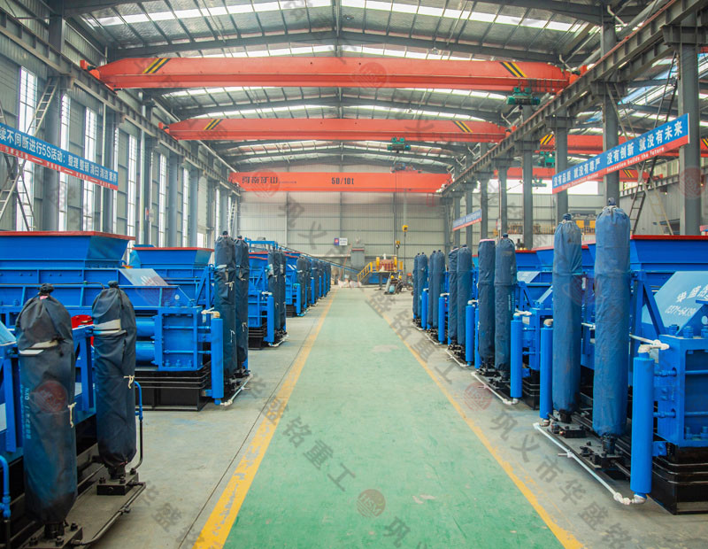 礦石輕松破碎，大幅提高生產(chǎn)效率——對輥式破碎機(jī)