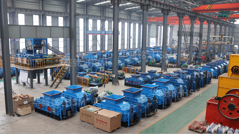 花崗巖液壓對(duì)輥破碎機(jī)多少錢？有沒(méi)有好的廠家推薦？